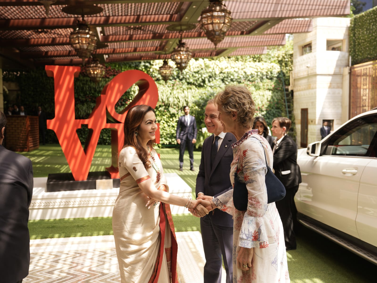 मुंबई में अंबानी निवास पर कनाडा के प्रधानमंत्री मार्क कार्नी का शाही स्वागत 2 1772444138 WhatsApp Image 2026 03 02 at 2.50.53 PM