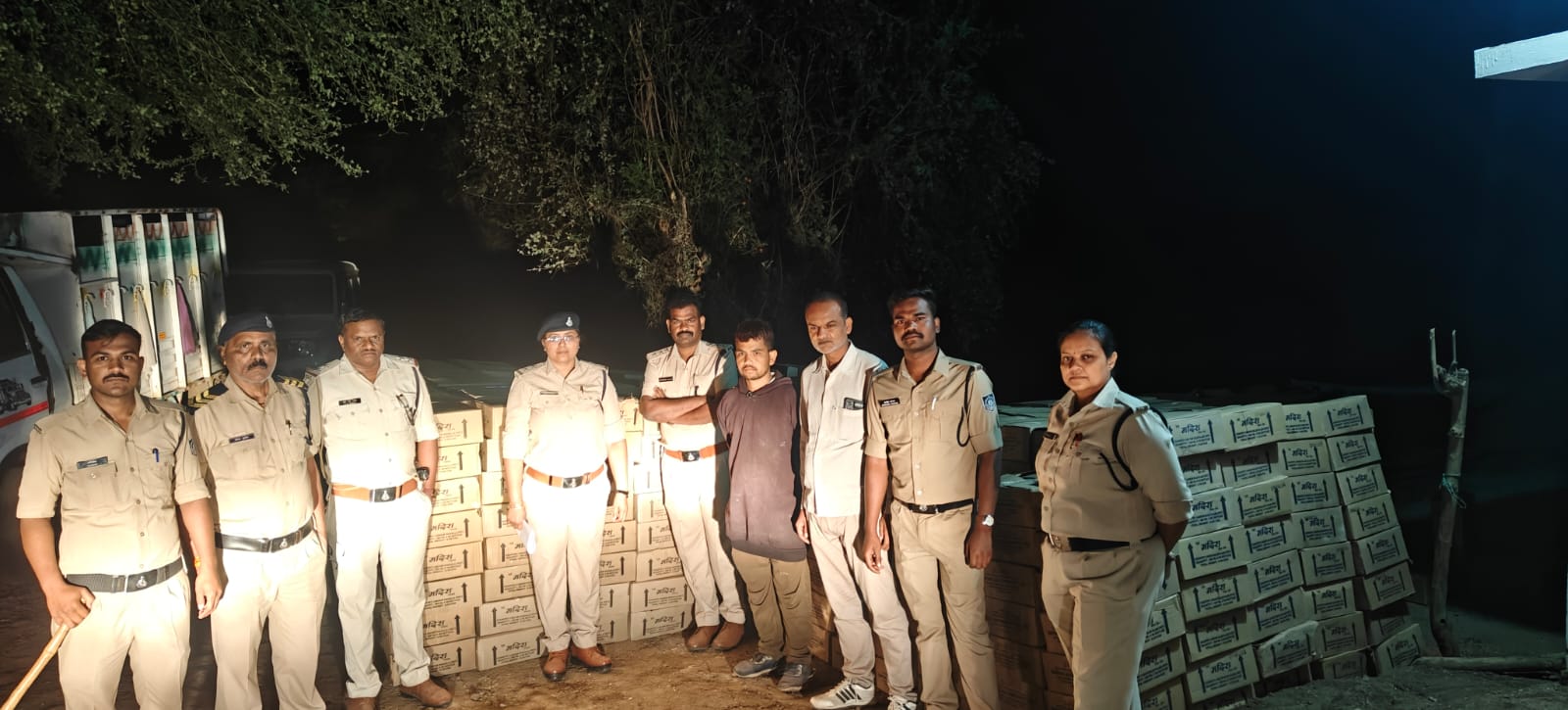 अवैध शराब पर आबकारी विभाग की बड़ी कार्रवाई, लाखों की शराब जब्त, महिला गिरफ्तार 2 1773654013 WhatsApp Image 2026 03 16 at 2.38.47 PM