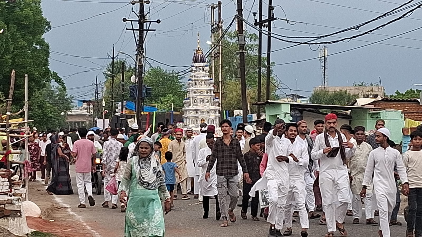 यौमे आशूरा पर निकला पारंपरिक सामूहिक जुलूस, कर्बला मैदान पहुंचकर किया ताजियों को ठंडा 2 1782477613 WhatsApp Image 2026 06 26 at 17.44.36