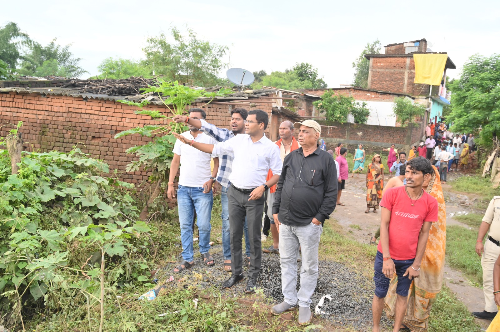 अपने गांव लौटे पिपरिया के विस्थापित, निगमायुक्त खुद पहुंचे हाल जानने 3 1787666395 WhatsApp Image 2026 08 25 at 18.49.13