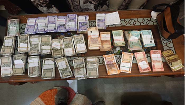 पीडब्ल्यूडी के कार्यपालन यंत्री के ठिकानों पर ईओडब्ल्यू का छापा, 11 करोड़ की अनुपातहीन संपत्ति का खुलासा 3 1788436070 Untitled 7 copy