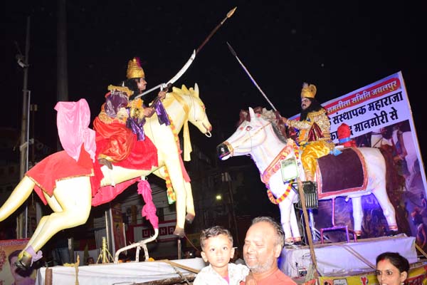 जनसैलाब के बीच आस्था के साथ निकला ऐतिहासिक मुख्य दशहरा चल समारोह 5 1792579171 014