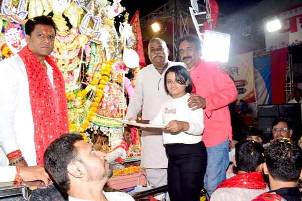 जनसैलाब के बीच आस्था के साथ निकला ऐतिहासिक मुख्य दशहरा चल समारोह 3 1792579283 09